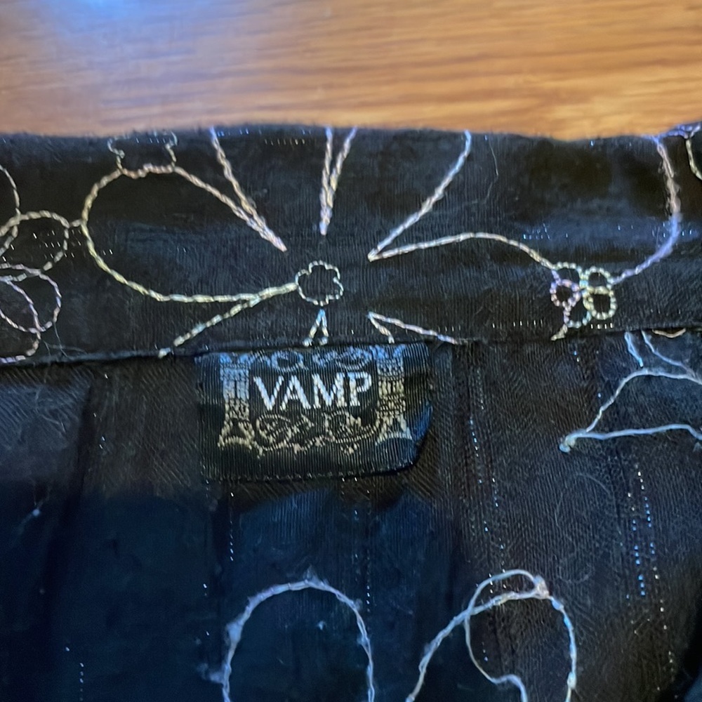 Vamp Top Small - Picture 4 of 8